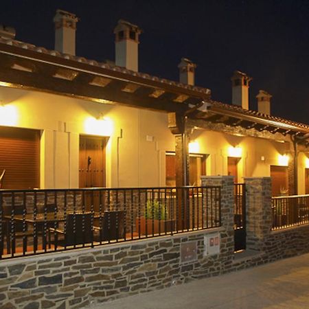 Apartamentos Rurales El Calama Zarza De Granadilla Rum bild