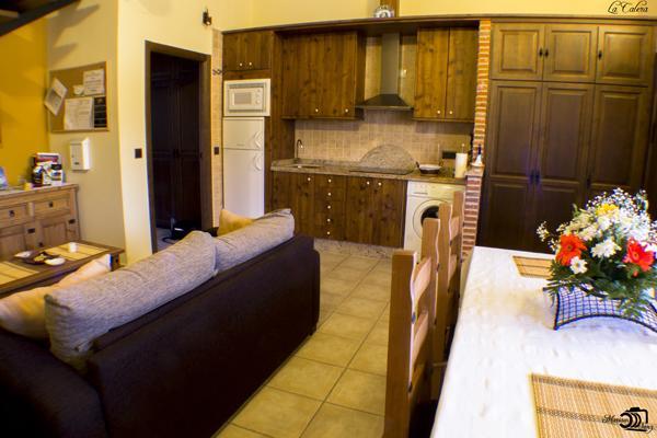 Apartamentos Rurales El Calama Zarza De Granadilla Exteriör bild